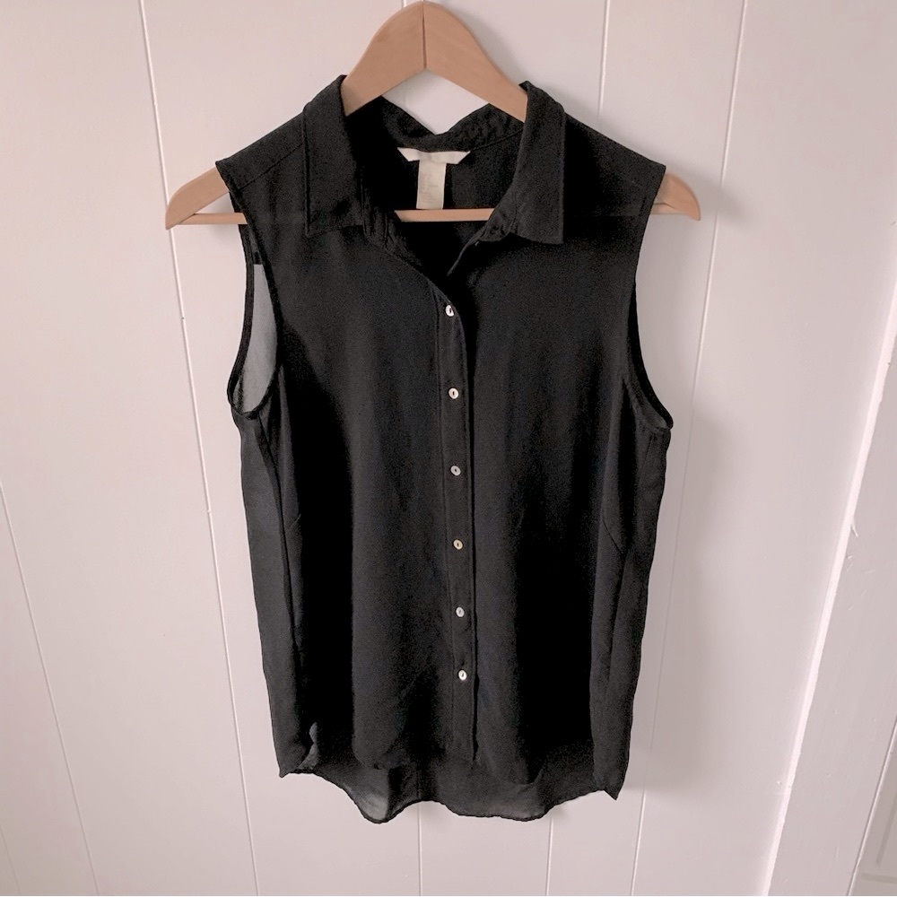 H&M black button down sleeveless blouse